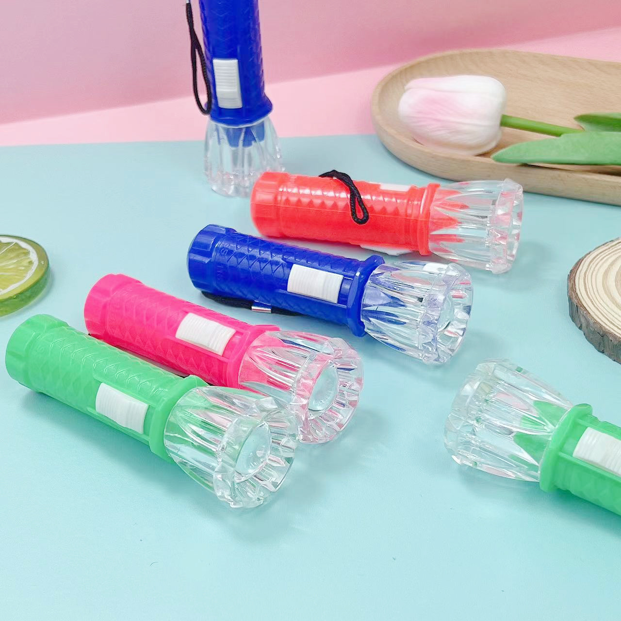 Wholesale of student flashlights, outdoor lighting fixtures, hand-held emergency lights, and plastic mini flashlights for the elderly details Picture