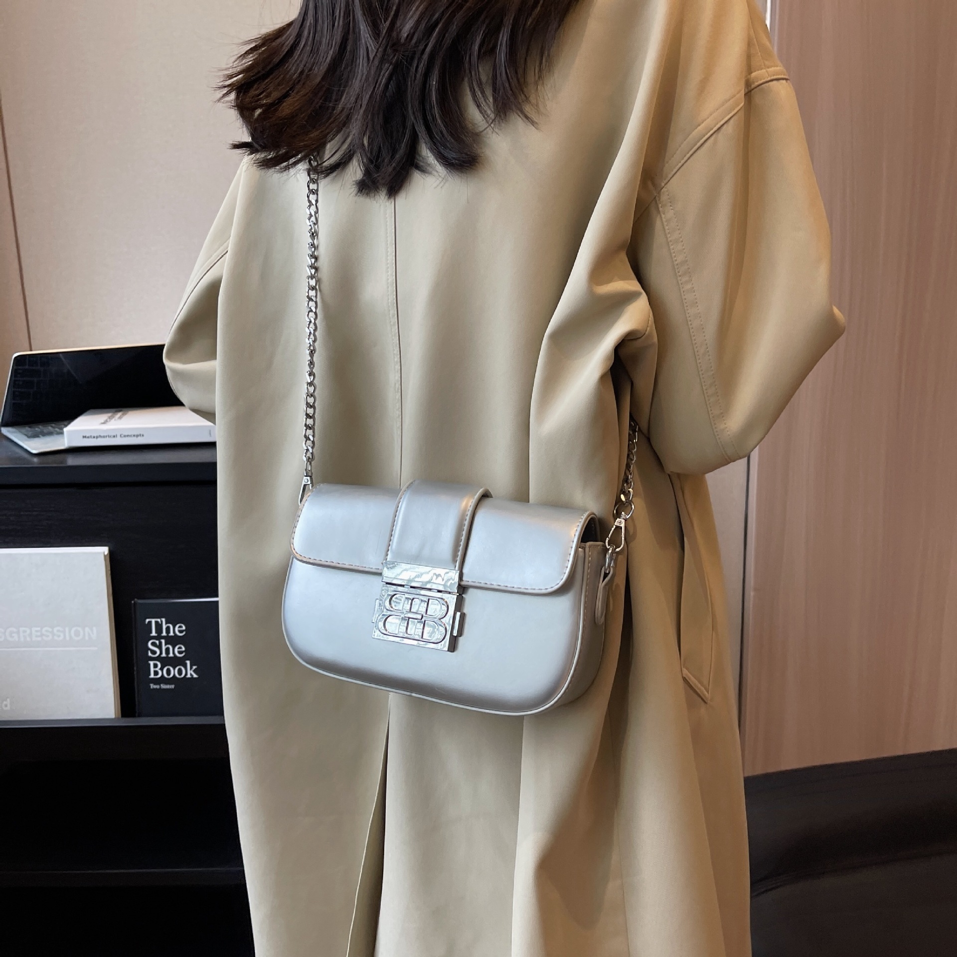 纯色PU潮流个性小香风休闲包简约女包潮搭单肩包链条都市风斜挎包