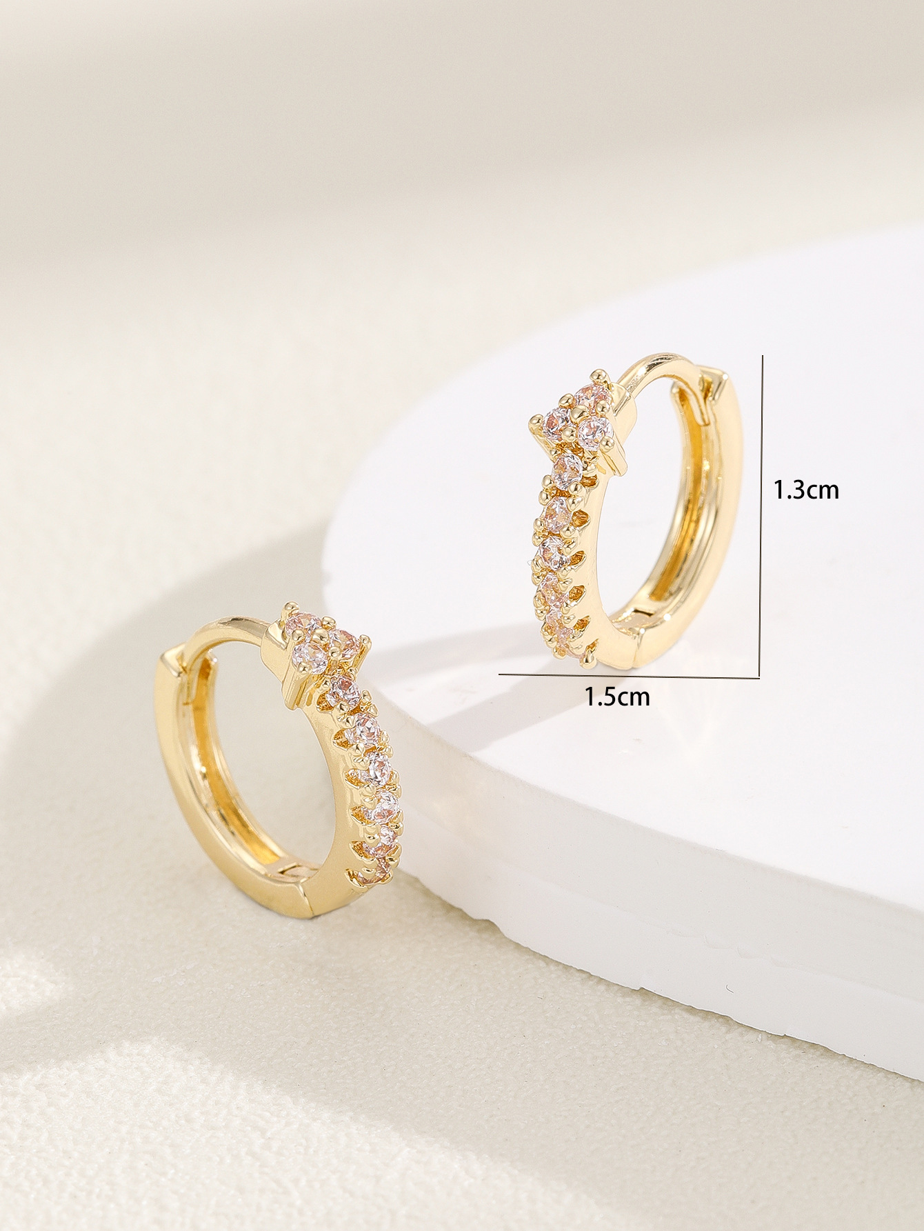 Zircon earrings, simple and elegant, light luxury earrings, high-end feel, niche design sense, high-end earrings, versatile jewelry accessories details Picture