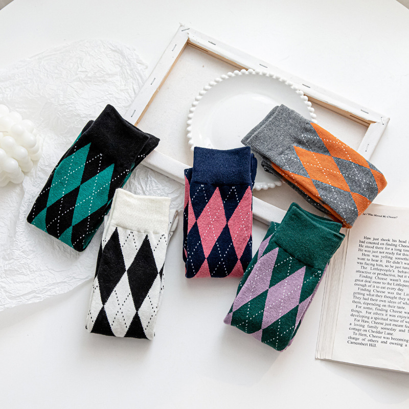 Wholesale of popular products such as retro large diamond-shaped calf socks, autumn and winter new cotton socks, and Korean-style trendy jk socks Application Scenario