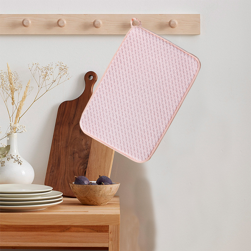 Cross-Border Microfiber Kitchenware Drain Drying Mat Home Countertops Kitchen Heat Insulation Mat Absorbent Quick-Drying Placemats Application Scenario