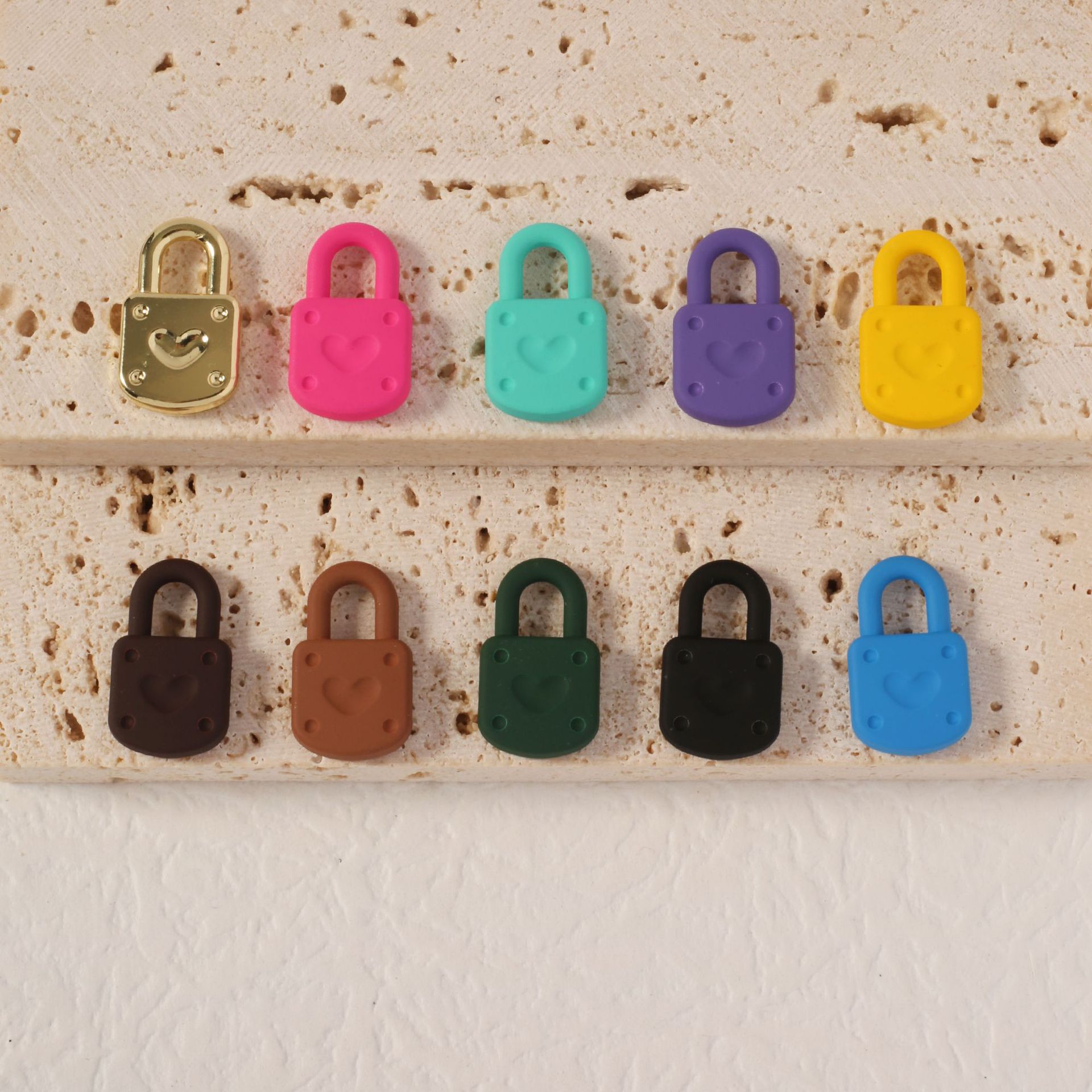 European and American cross-border love accessories, creative small locks, DIY jewelry accessories, mobile phones, bags, keys, pendants wholesale