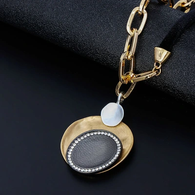 2022 Europe and America exaggerated necklace personality fashion high sense round necklace with diamond collarbone alloy necklace for women thumbnail