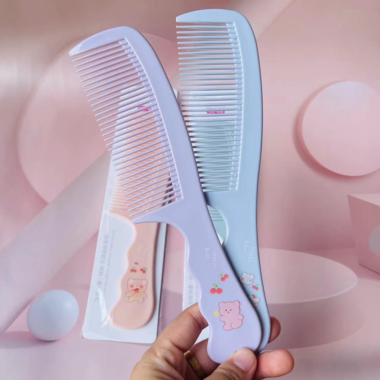 【 Zone 3-11 】192 New Cartoon Comb 20/ Pack 1200/ box 192 New Cartoon Comb Hair Styling Comb Home Women Anti-static Close-Tooth Comb Styling Comb 1 yuan supply Application Scenario