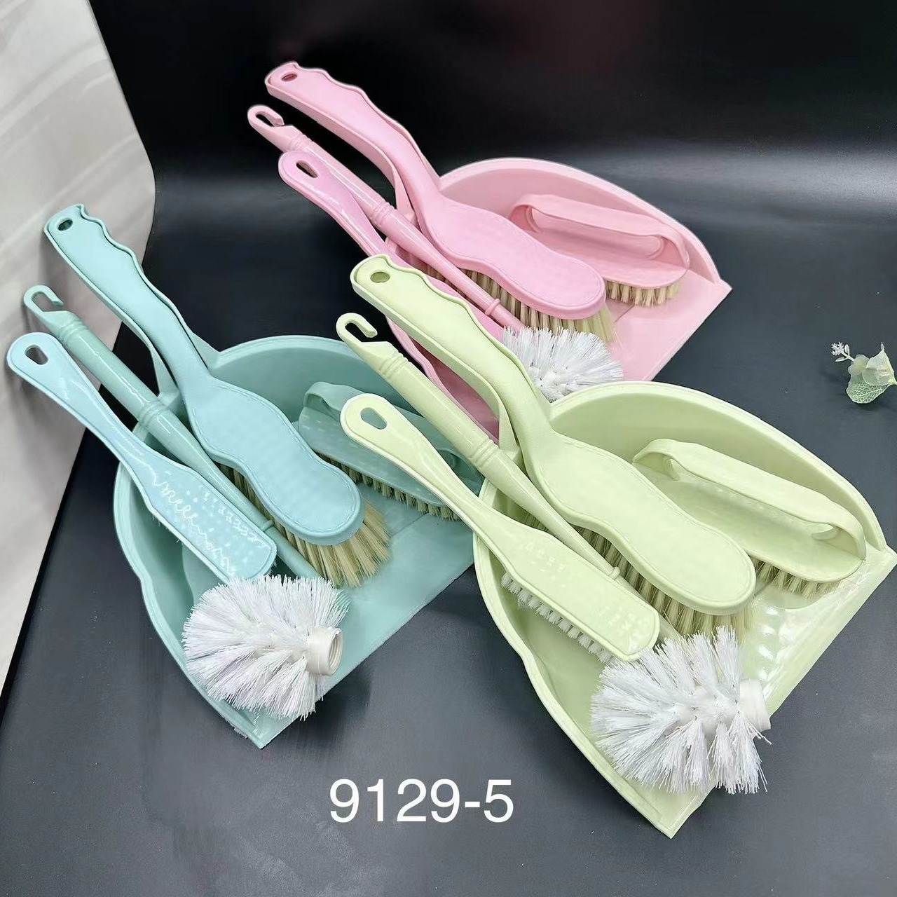 Candy-colored brush and dustpan set, soft-bristled broom and iron dustpan set full figure