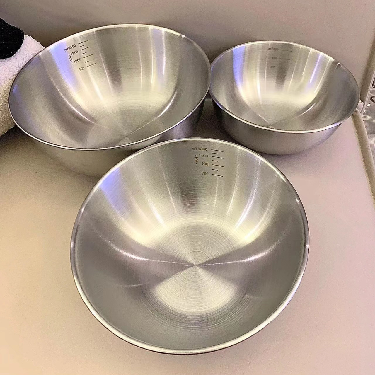 加厚不锈钢沙拉碗拉面碗料理盆韩式带刻度沙拉碗打蛋和面盆多用盆