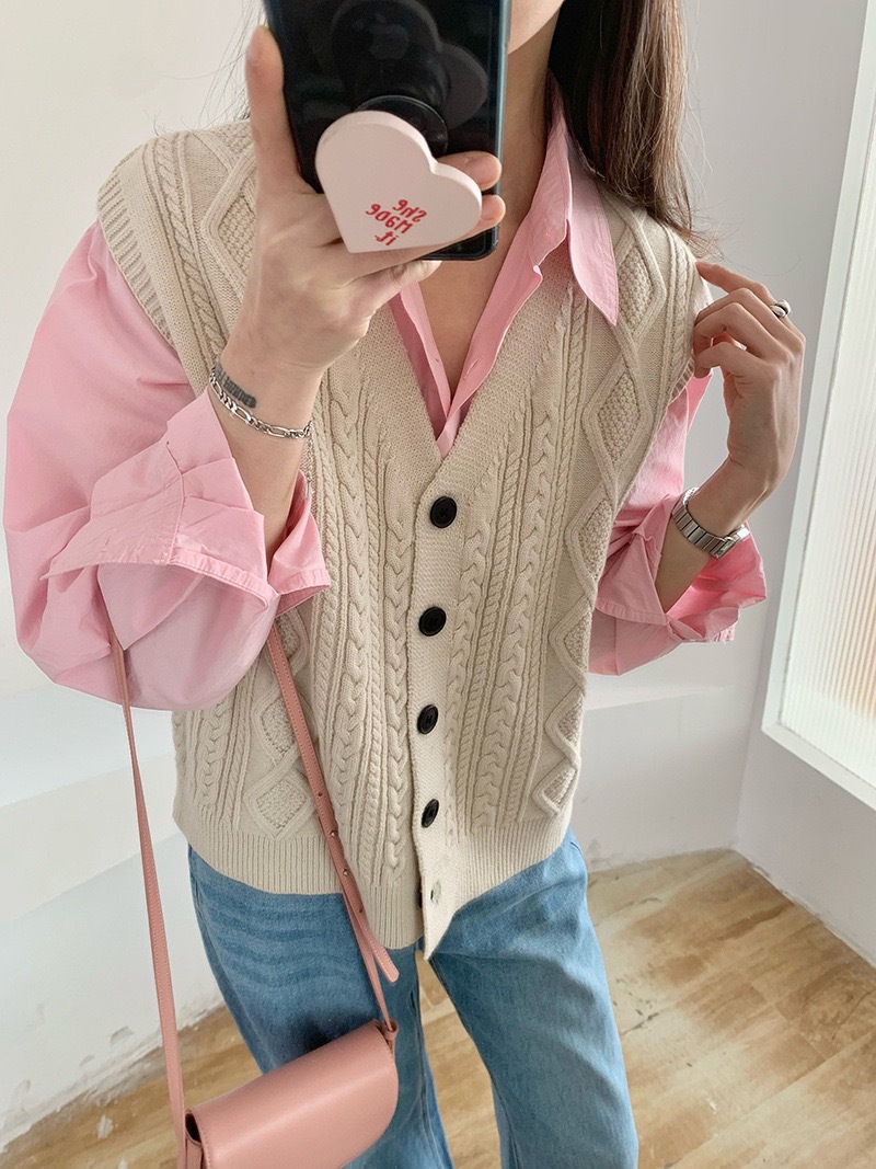 Spring new Korean style simple solid color diamond-shaped twisted loose striped V-neck knitted vest for women details Picture