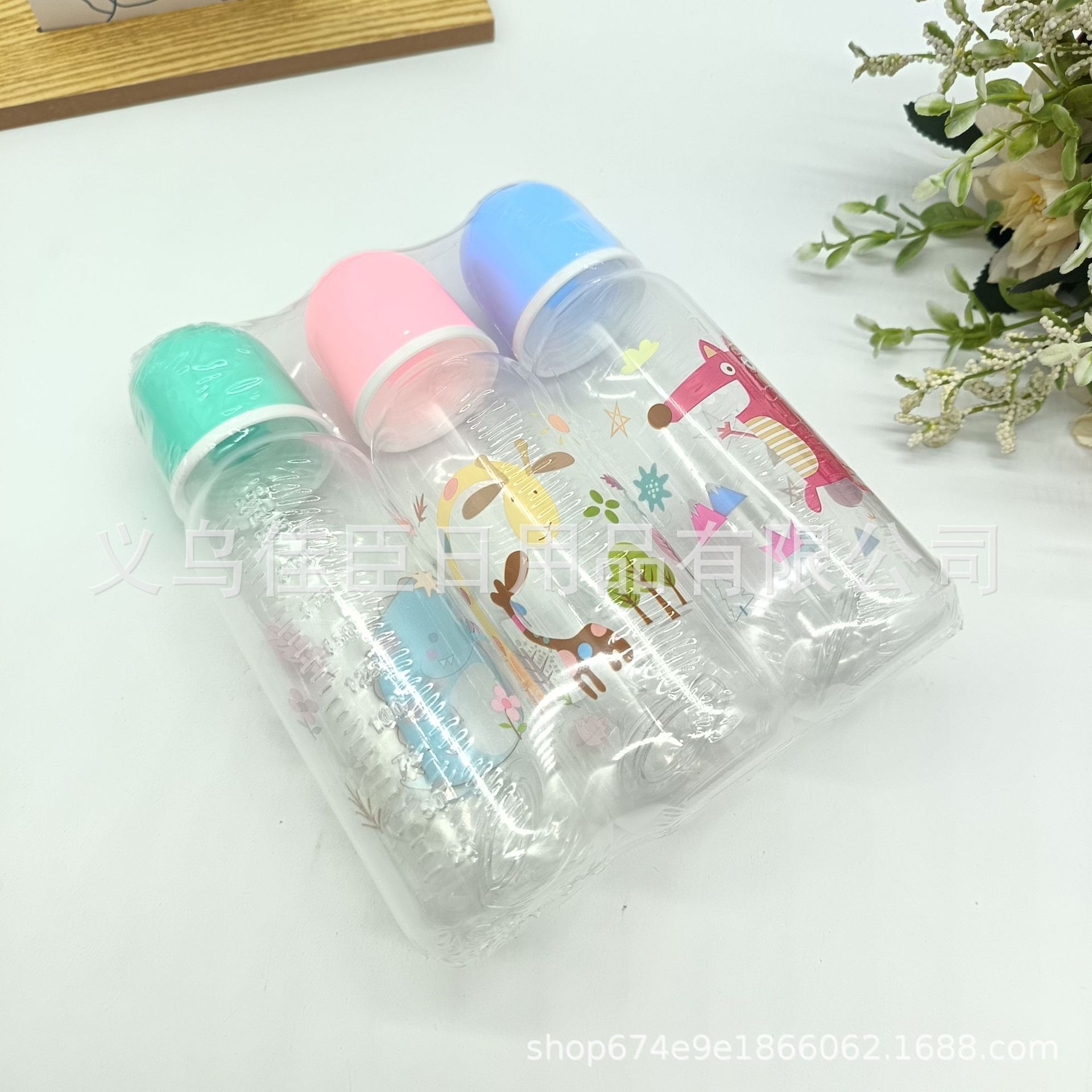 A set of three of the best-selling baby bottles made of pp material with cute and fun patterns for wholesale trade, including silicone pacifiers and cups Application Scenario