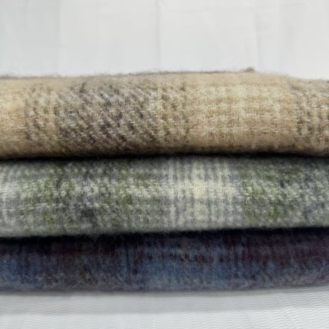 2025新款马海毛流苏围巾女秋冬季氛围感保暖格子百搭外贸跨境专供详情19