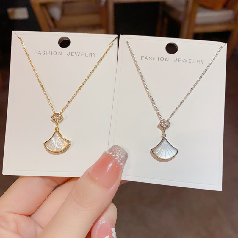 小众设计高级感贝母扇子项链精致时尚气质百搭锁骨链轻奢颈链配饰