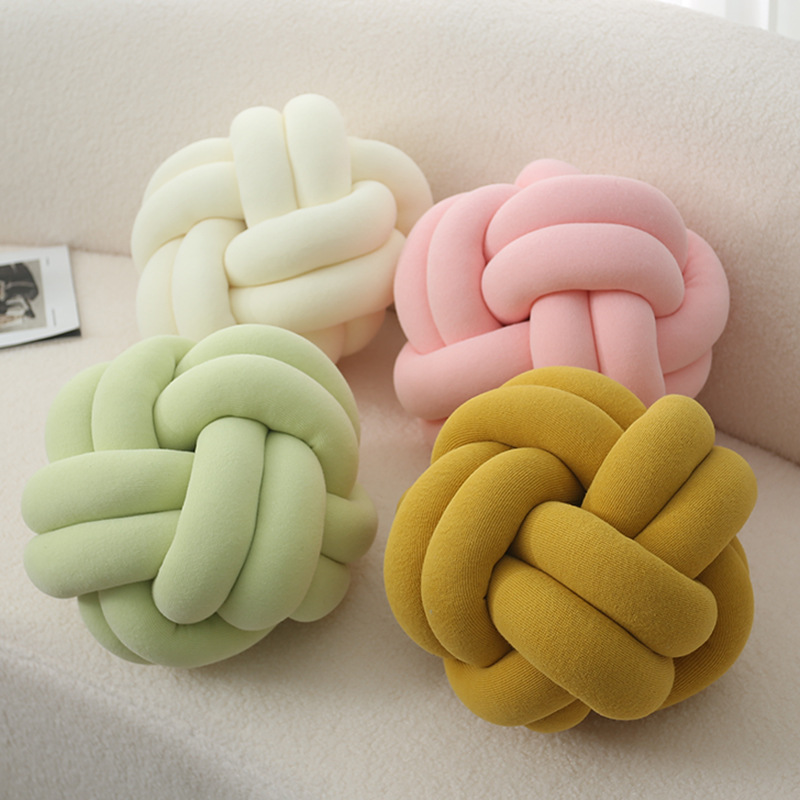 北欧毛球抱枕针织毛线两股八面打结球抱枕手工编织天鹅绒靠枕垫
