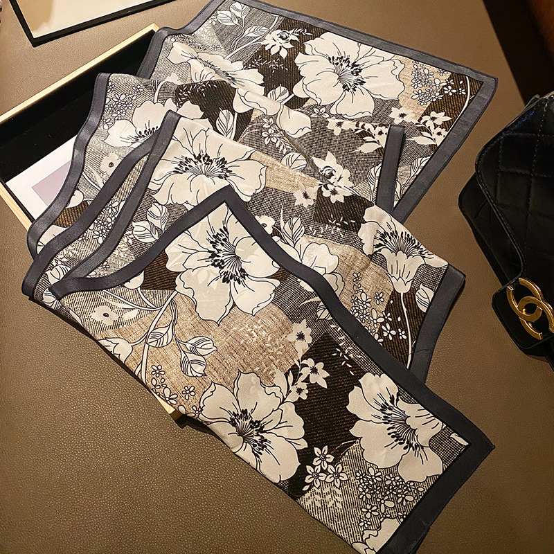 New Retro Elegant Camellia Mulberry Silk Scarf Female Live Selling Silk Square Scarf Spring Thin Scarf Application Scenario