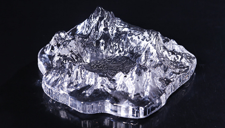 Crystal glass [Transparent Iceberg] Transparent iceberg-shaped crystal ashtray Business gift Household decorative item Application Scenario