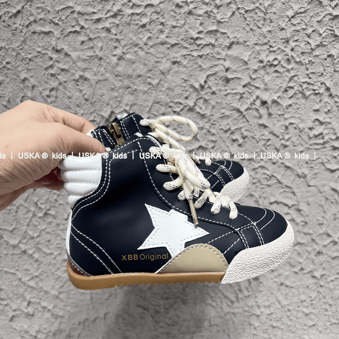 童运动鞋实物图