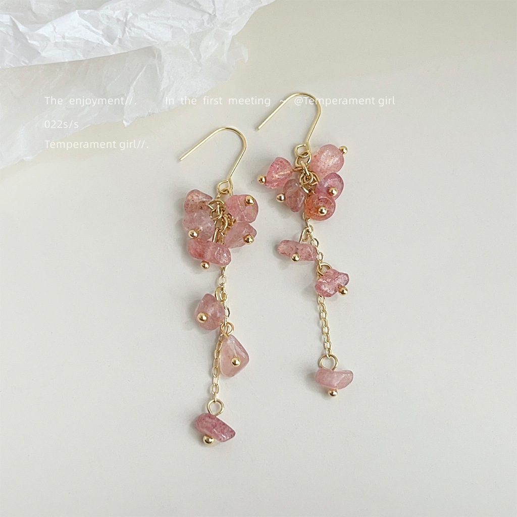 Forest-themed super fairy natural stone strawberry crystal original design handcrafted earrings, sweet, fresh and unique ins earrings Application Scenario