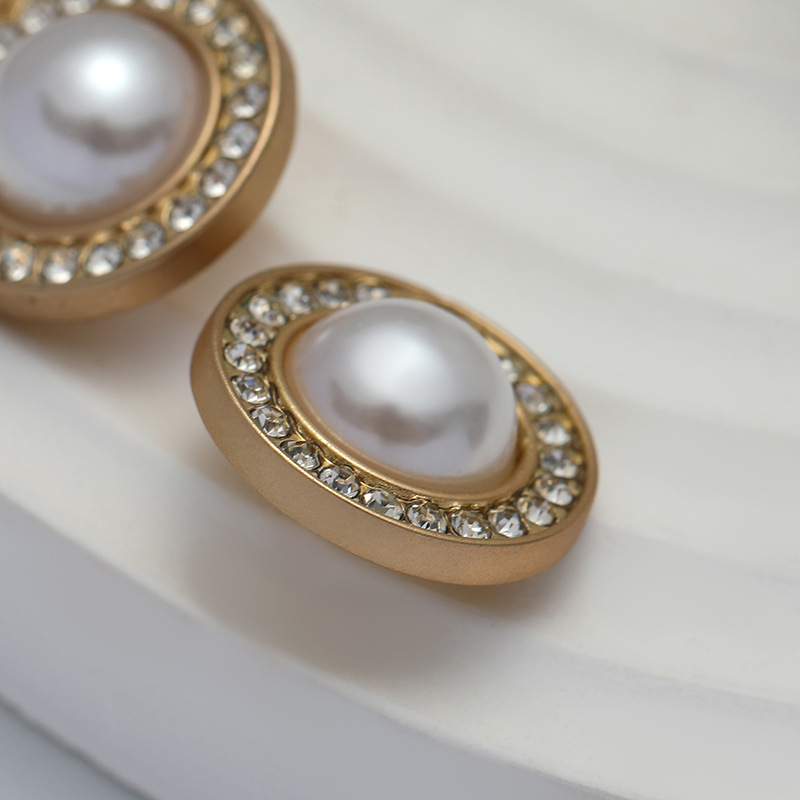 Metal pearl round button cardigan, sweater top, button dress, large dress, versatile decoration, high-end for women Application Scenario