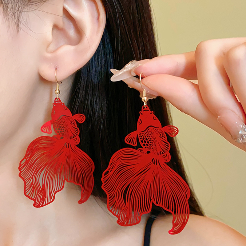 Chinese-style spray-painted large-tailed koi fish ear hooks, new Chinese-style fashionable exaggerated earrings, personalized new retro earrings for women