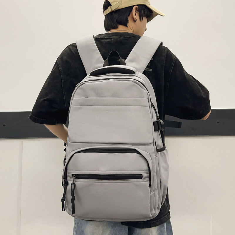 双肩背包实物图