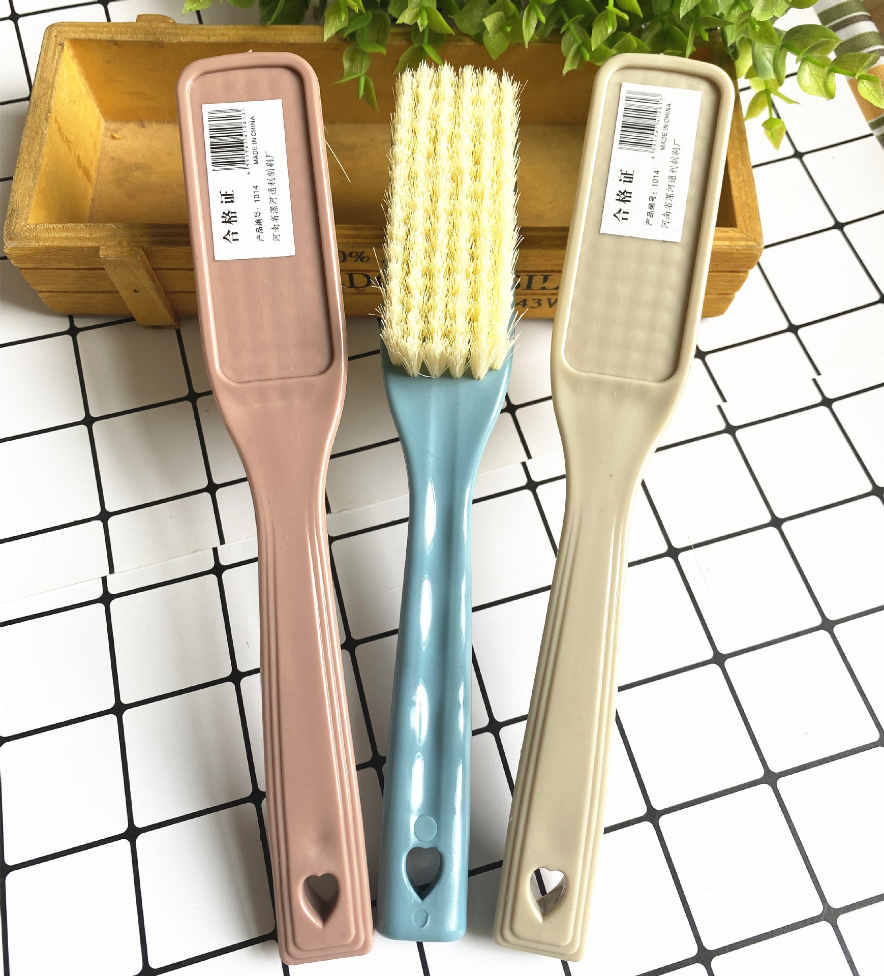 Soft-bristled brushes, shoe brushes, wholesale cleaning brushes, shoe washing brushes, laundry brushes, board brushes, shoe brushes, cleaning without damaging clothes and shoes, one-yuan store Specification image