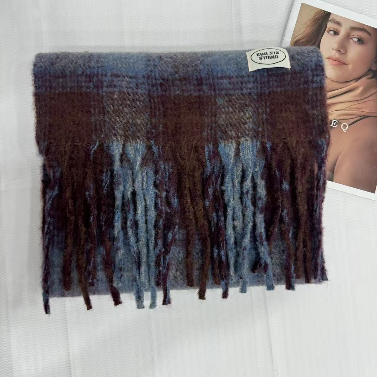 2025新款马海毛流苏围巾女秋冬季氛围感保暖格子百搭外贸跨境专供详情18