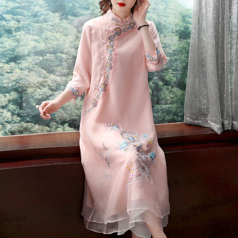 The improved version of the national trend cheongsam dress for women is a long and elegant, youthful, loose and retro embroidered Chinese-style women's dress for spring Specification image