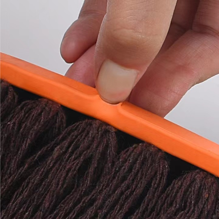 Car supplies: Rotating wax mop, dust removal car duster, car cleaning mop, car washing wonder, car brush, cleaning tool Application Scenario