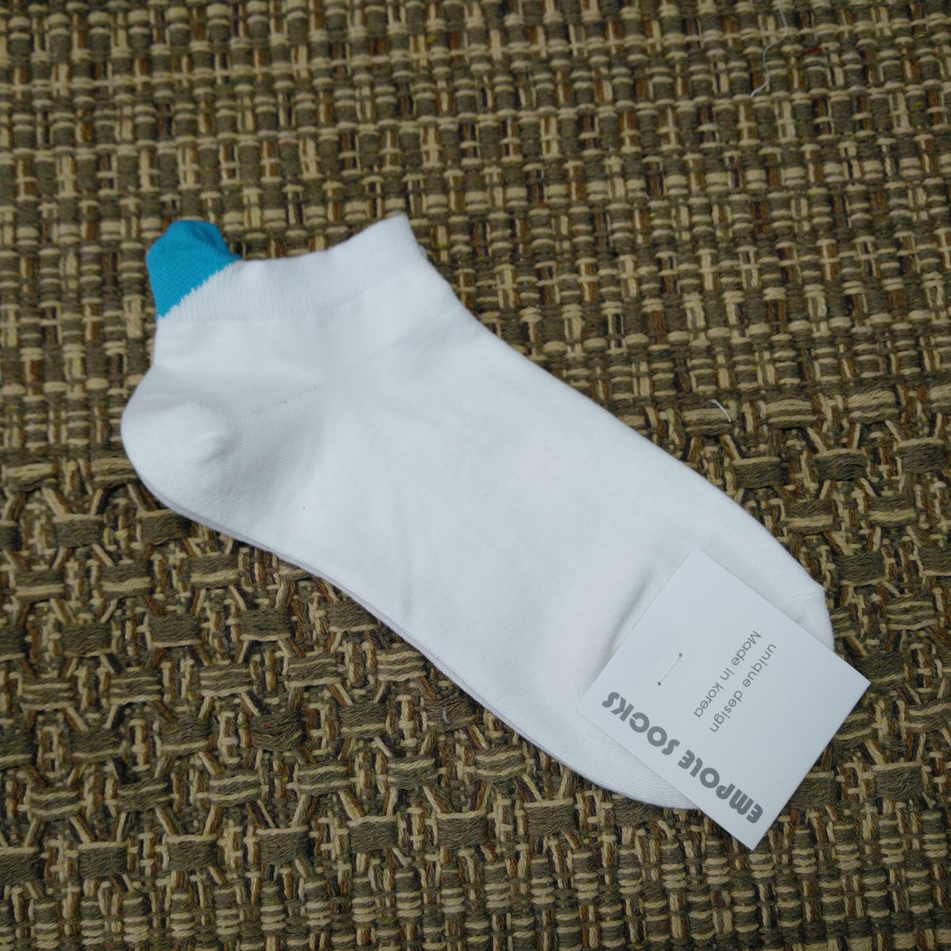 Korean Harajuku Gakuin style knitted socks with red lips, personalized women's sock, wholesale and consignment empole Application Scenario