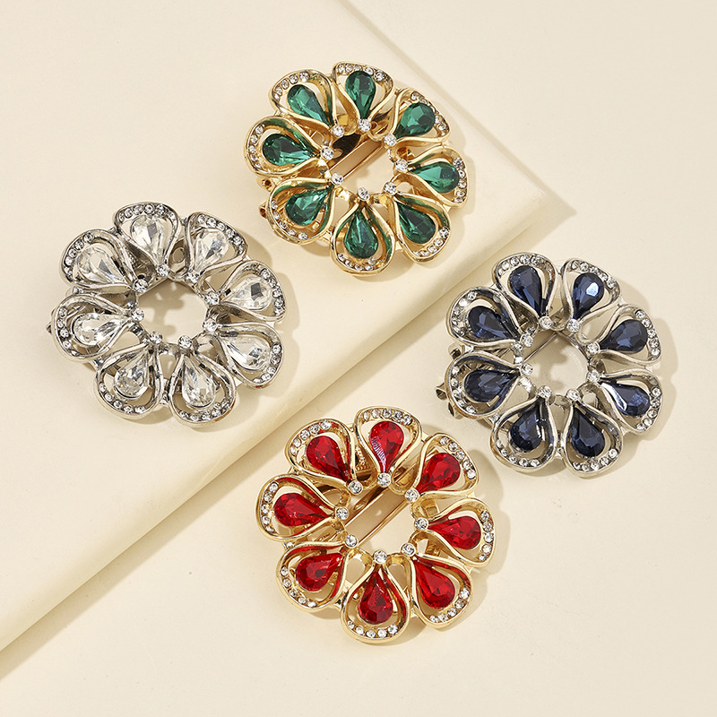 2025 New elegant flower brooch with diamonds, high-end corner knot buckle, multi-functional and fashionable dual-purpose fixed buckle