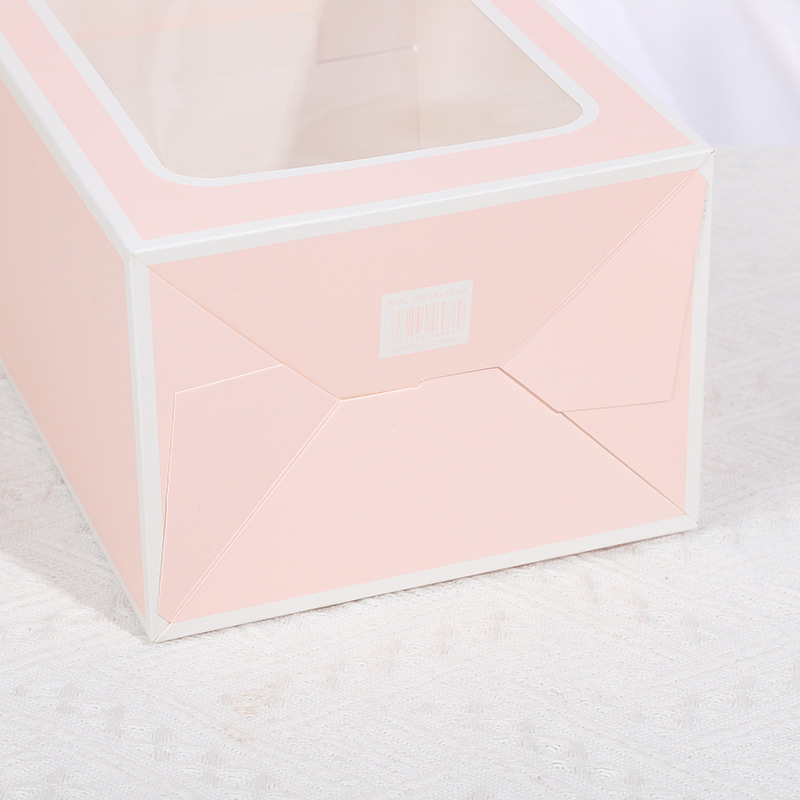 Medium-sized simple gift box, flower gift box, creative doll packaging, hand-held gift bag, transparent windowed gift box Application Scenario