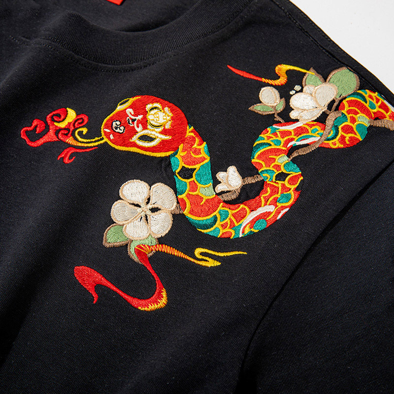2025 New style Snake Flower Chinese-style loose T-shirt, large size embroidered round-neck top with half sleeve Item Picture