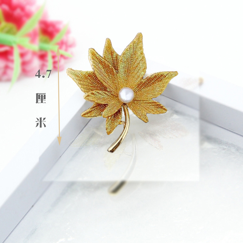 Butterfly brooch, high-end and elegant, high appearance level, cardigan, niche design sense, sweater, suit, versatile, retro brooch wholesale Application Scenario