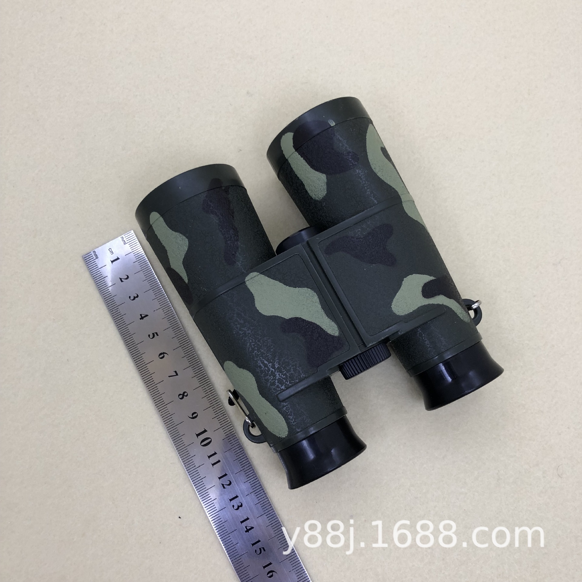 6X35 large high-definition camouflage plastic children's toy gift telescope Application Scenario