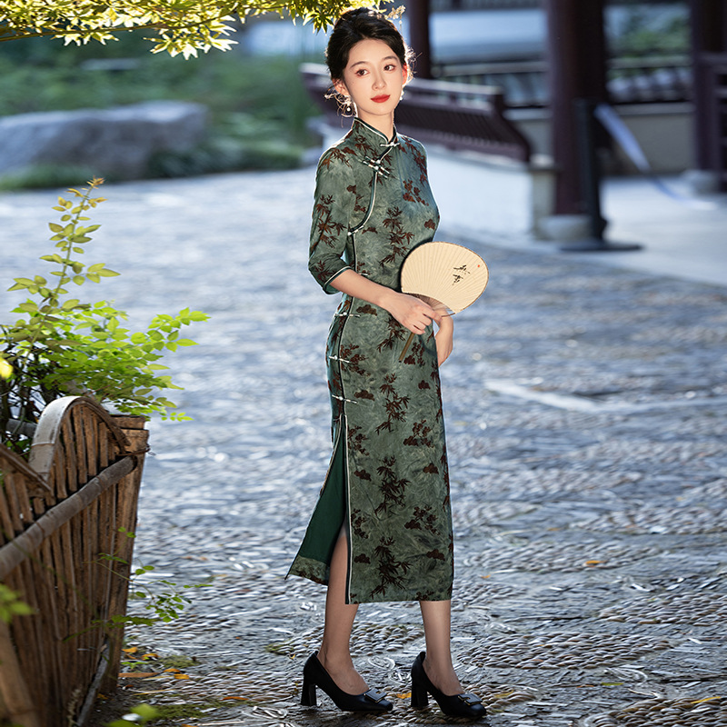 "National Trend Simple and Elegant cheongsam 2025 Spring New Style Milk silk tie-dyed flocking high-end improved new Chinese style. Specification image