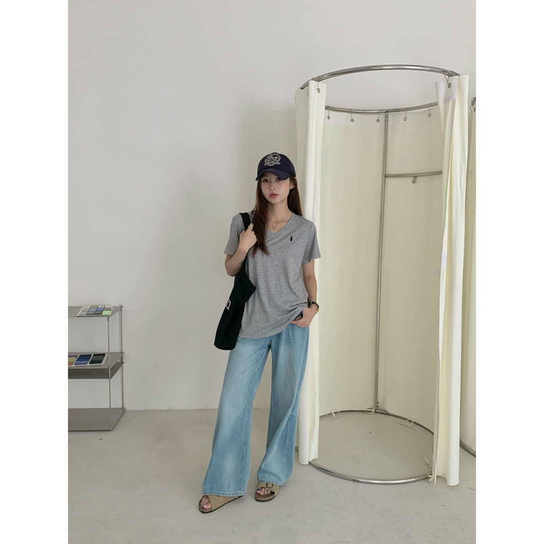 GAGD Korean-style V-neck embroidered short-sleeved T-shirt for women, a cool summer snowflake cotton loose casual top T-shirt details Picture