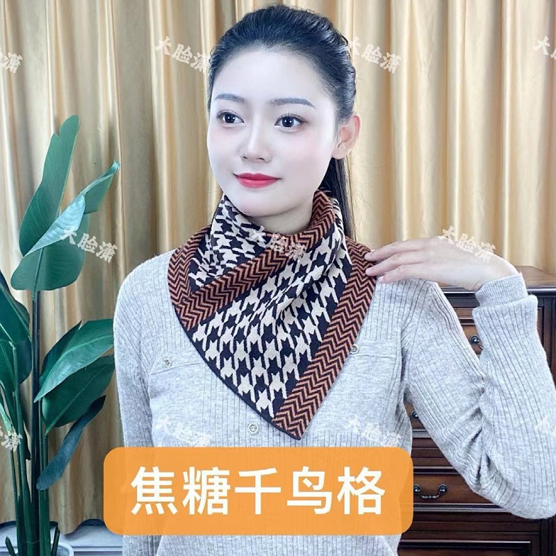 2023 New Style of Korean-style versatile cold-proof scarf for women to keep warm and protect the cervical vertebrae in autumn and winter. It is a knitted triangular scarf details Picture