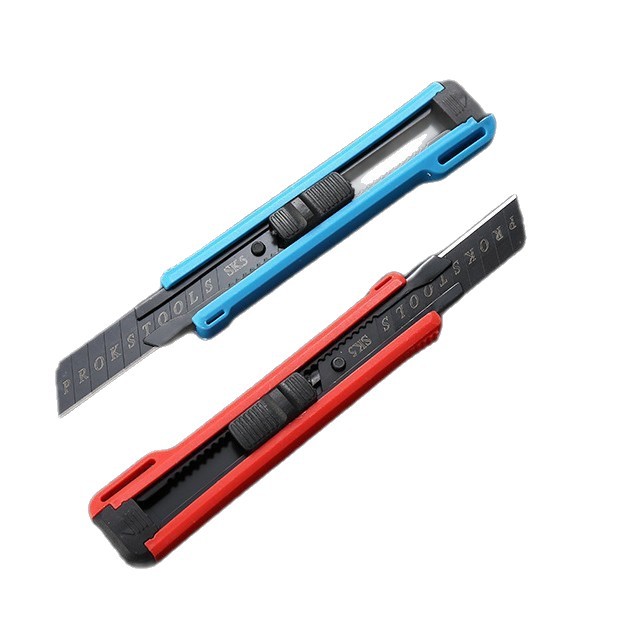 美工刀/晨光美工刀/小刀/美工刀学生可爱/剪刀白底实物图