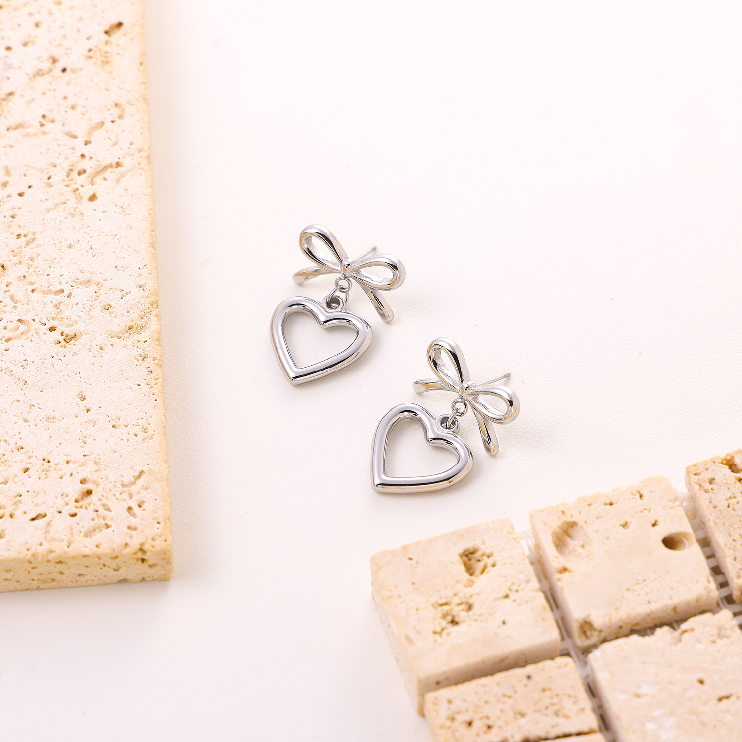 French elegant hollowed-out heart-shaped bow, sweet and lovely, heart-shaped earrings and pendants, women's light luxury, elegant and high-end Application Scenario