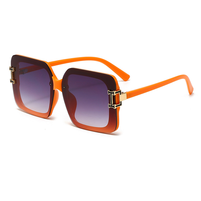 2024 New Korean-style fashionable sunglasses with H letter decoration for sun protection and personalized styling, women's square frame Application Scenario