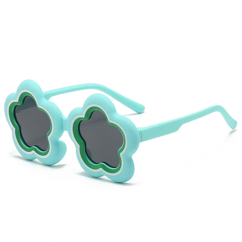 2024 Children's Sunglasses Cute Cartoon Pentagonal Polarizing Mirror Student Sunglasses Sunshade Mirror 8124 Application Scenario
