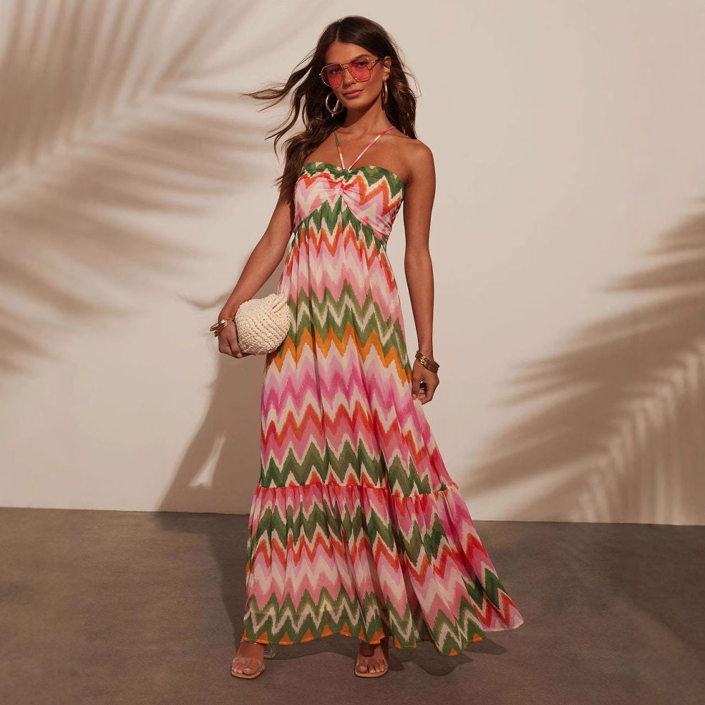 A new, sexy, halter dress with a large skirt in a patchwork color for the spring/Summer 2025 season in Europe and America, an Amazon female trade product details Picture