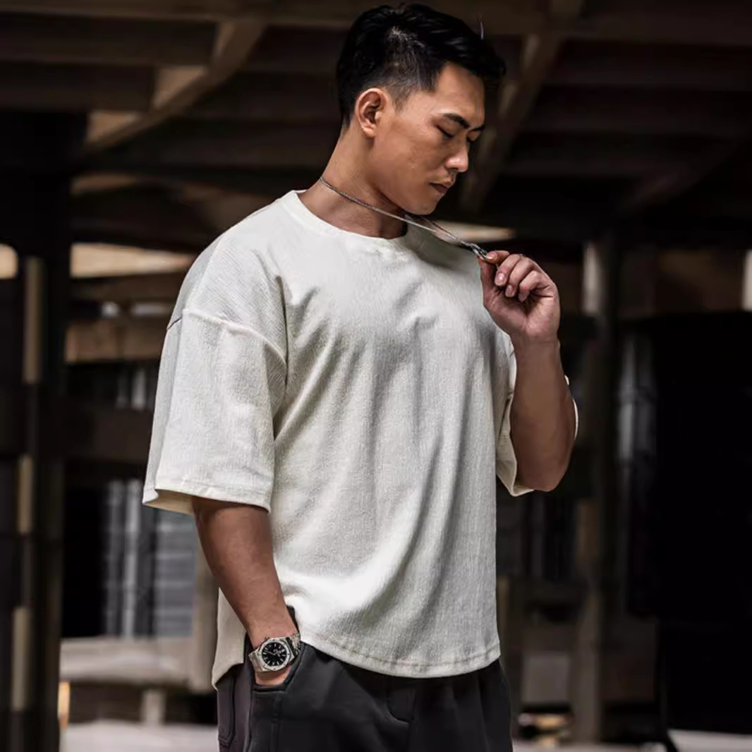 The same style, oversized 300-pound Japanese muscle fitness short-sleeved T-shirt for men, new summer style, versatile and simple for running and basketball Application Scenario