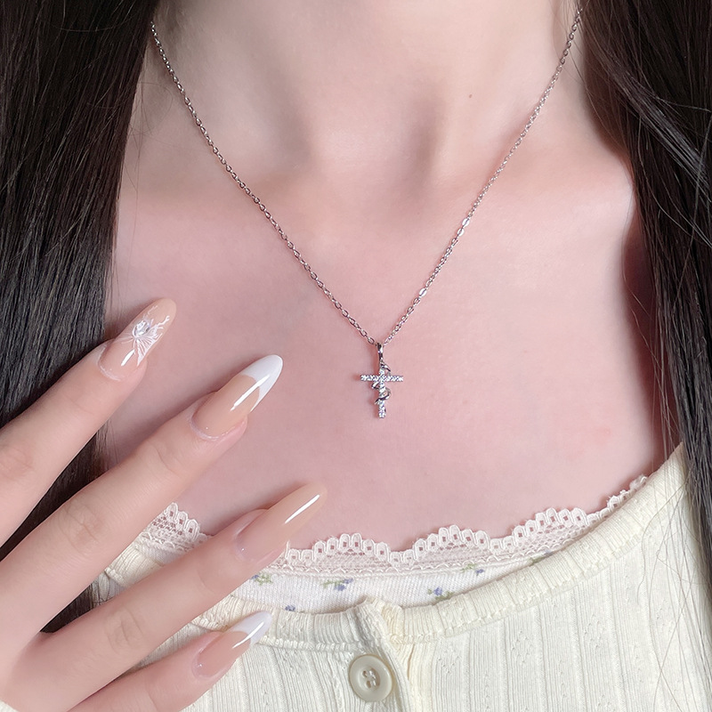 Original design of Chinese trend zodiac snake series Guardian spirit Snake necklace, simple and elegant for women, stainless steel collarbone chain for the zodiac year of the snake Application Scenario