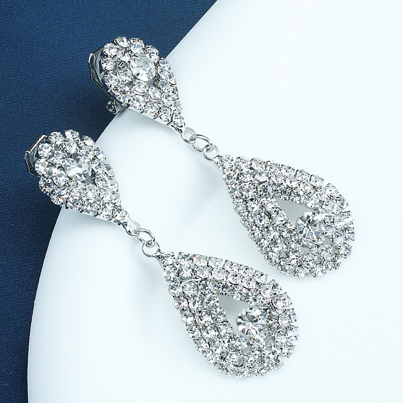 European and American exaggerated and distinctive earrings, versatile for daily use, claw chains, welded rhindiamond long earrings, teardrop-shaped ear clips details Picture