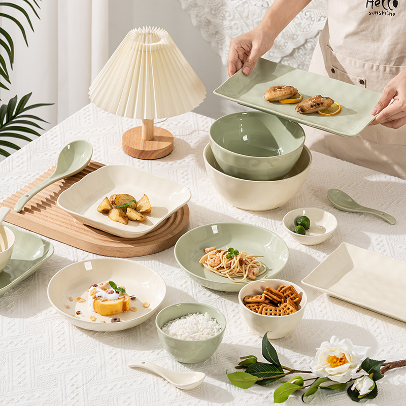 Simple and light-colored series underglaze color rice bowls, vegetable plates, seasoning saucers, large and small spoons, simple and elegant household ceramic tableware sets Application Scenario