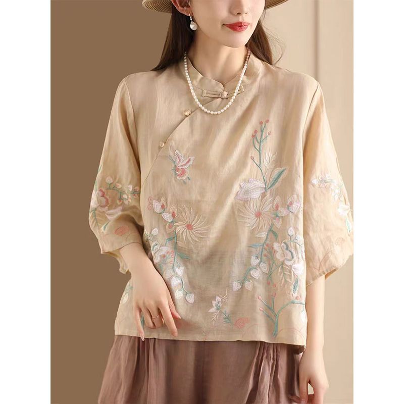 A new summer style of women's embroidered new Chinese-style slanted lapel button-up cotton and linen top with a traditional Chinese style and artistic retro seven-quarter sleeve