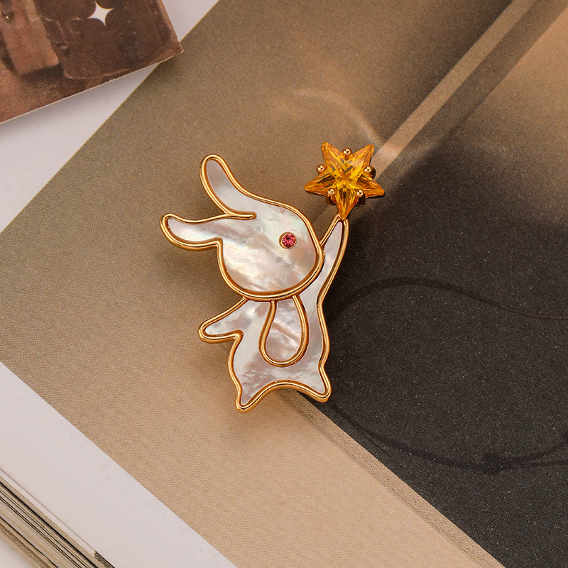The light luxury, fashionable and individual shell rabbit brooch is a versatile, high-end, niche, simple and elegant, trendy star accessory for women Specification image