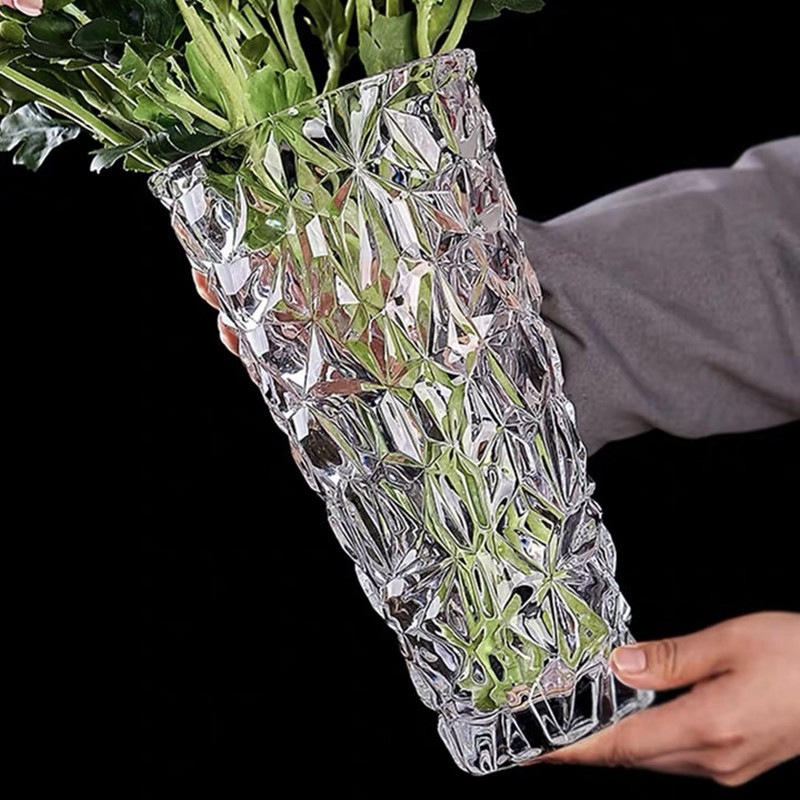 Light luxury European-style ice-patterned crystal glass vases, transparent flower arrangements, wholesale flower vases for export, modern living room decorations, popular vases on Instagram, Nordic style vases, table ornaments