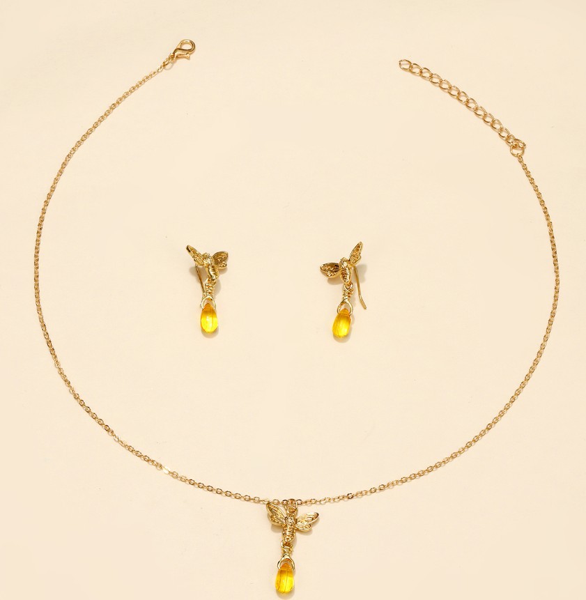 Wish Cross-Border Europe And The United States New Fashion Temperament Three-Dimensional Bee Necklace Simple Drop-Shaped Amber Jewelry Wholesale Specification drawing
