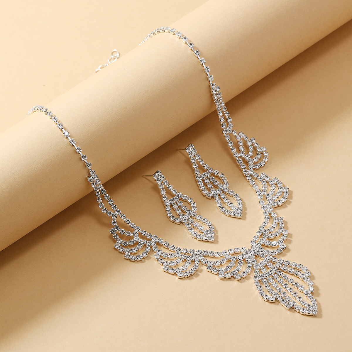 European and American cross-border best-selling women's jewelry, light luxury evening gowns, accessories, wedding dresses, two-piece sets, necklaces and earrings details Picture