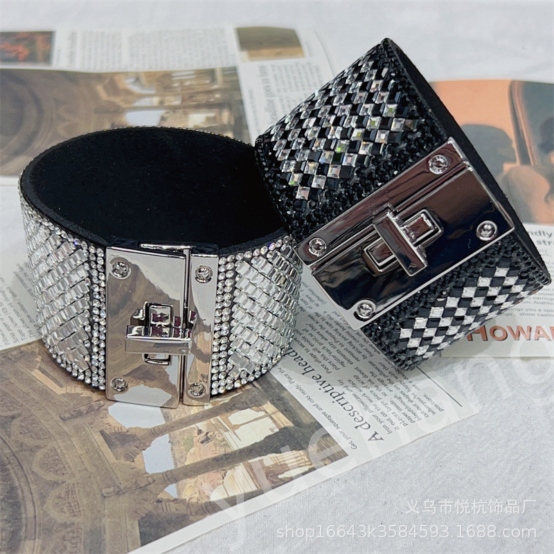 Cross-border e-commerce rhine-diamond 3X3 glass cross buckle bracelet foreign trade European and American wide version of rhine-diamond torsion buckle bracelet alloy thumbnail
